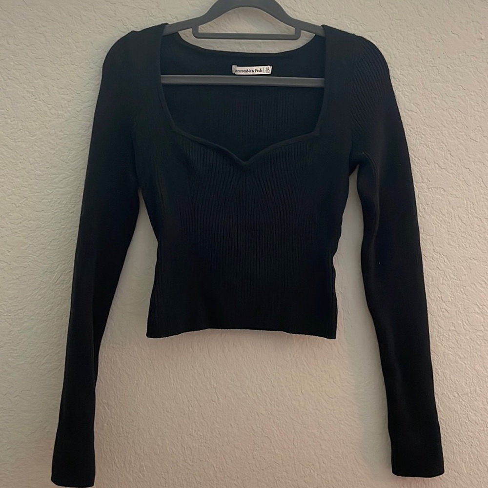 Black Abercrombie & Fitch sweetheart neckline sweater (size x-small)